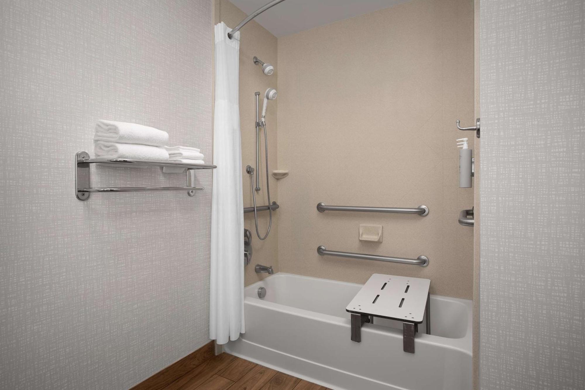 Hampton Inn Yorkville Bagian luar foto