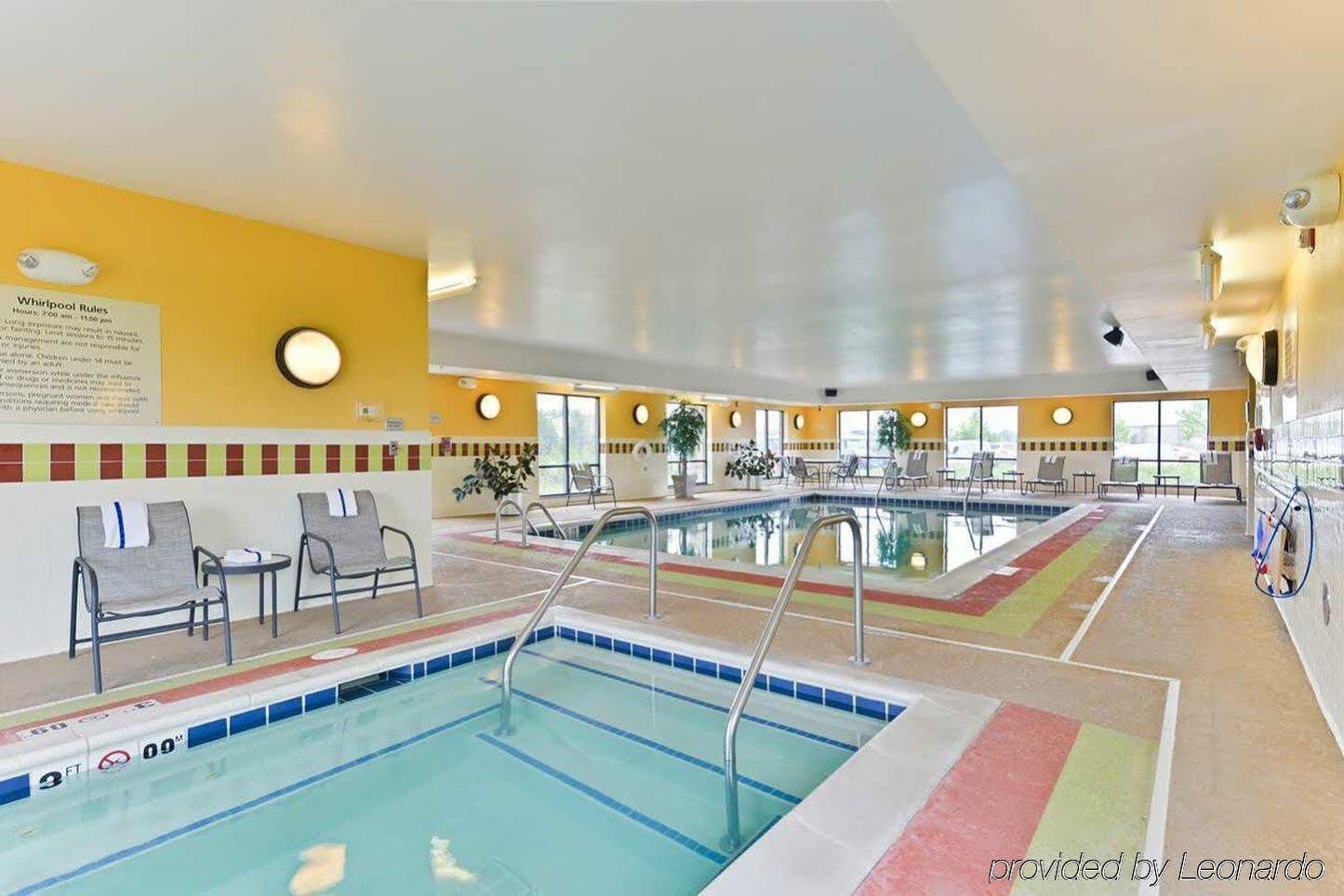 Hampton Inn Yorkville Bagian luar foto